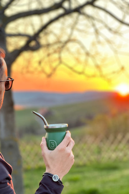 Mate de acero inoxidable Tres Mates – Edición Verde Bosque (240 ml)